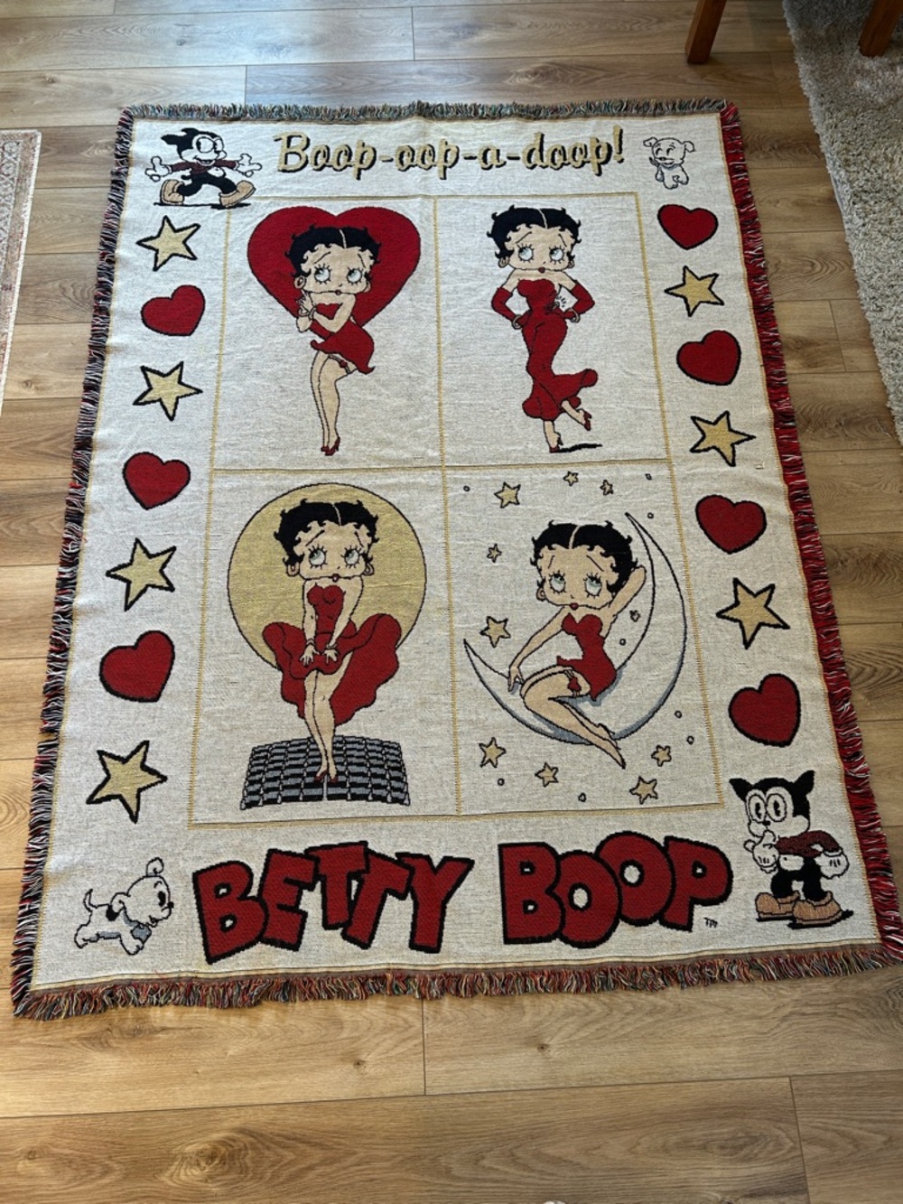 VTG Licensed Special Edition Betty Boop “Queen Of Hearts” Fringed Blanket